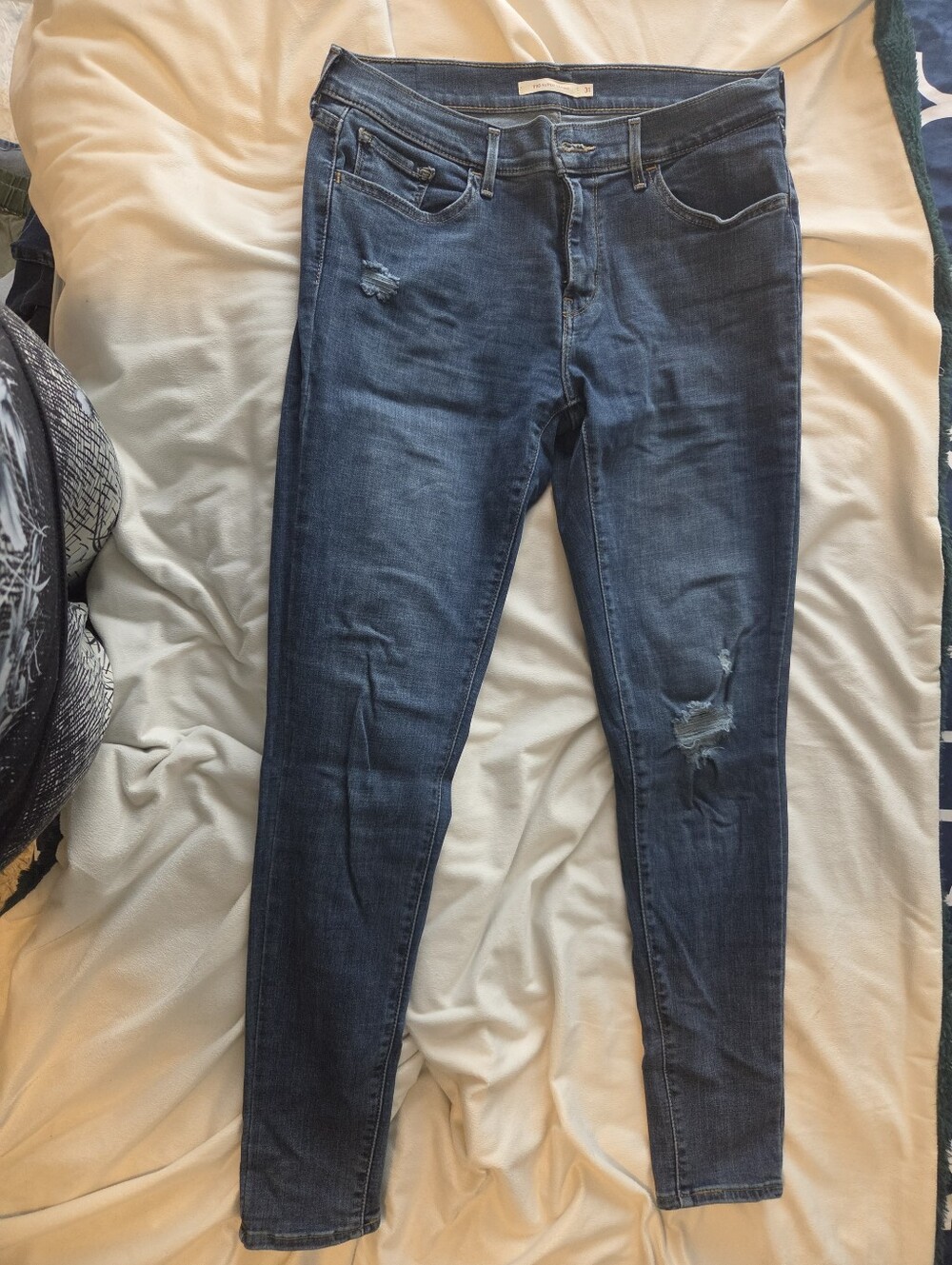 Levi's Distressed Skinny Jeans Size 31 Medium Wash Stretch Denim.